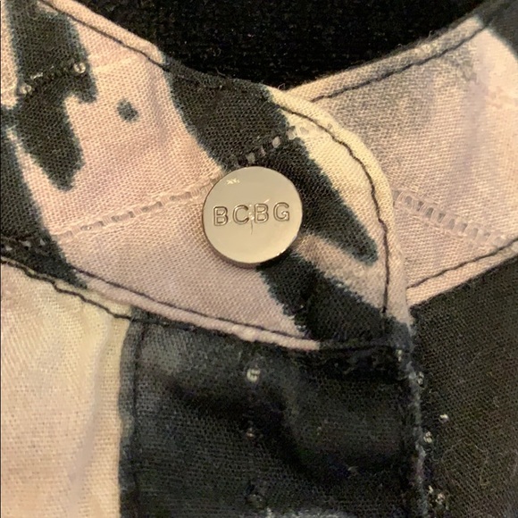 BCBGMaxAzria print blouse with belt, S. - Picture 7 of 8